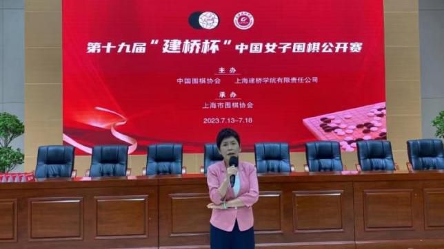 他在一对一的情况下表现稳健，拥有无与伦比的空战能力，这种能力在对方禁区内也有体现，迄今为止他已为斑马军团打入六球。